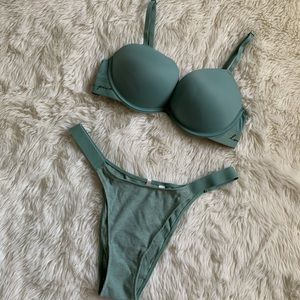 New Pink Victoria’s Secret Campus Logo Bra Set